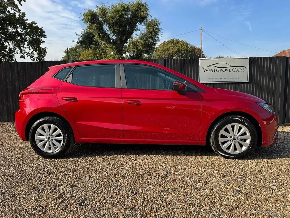 Usado Seat Ibiza SE 2023 Vermelho Citadino