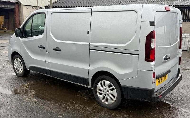 Used Renault Trafic Business 120 HP (88 kW) 2018 Silver MPV