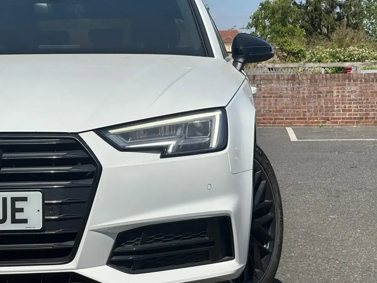 Used Audi A4 Black Edition 150 HP (110 kW) 2017 White Sedan