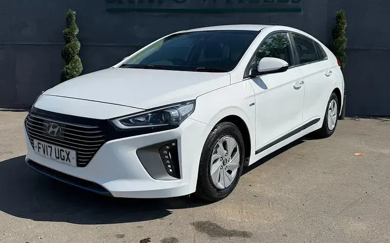 Used Hyundai Ioniq Premium 141 HP (103 kW) 2017 White Hatchback