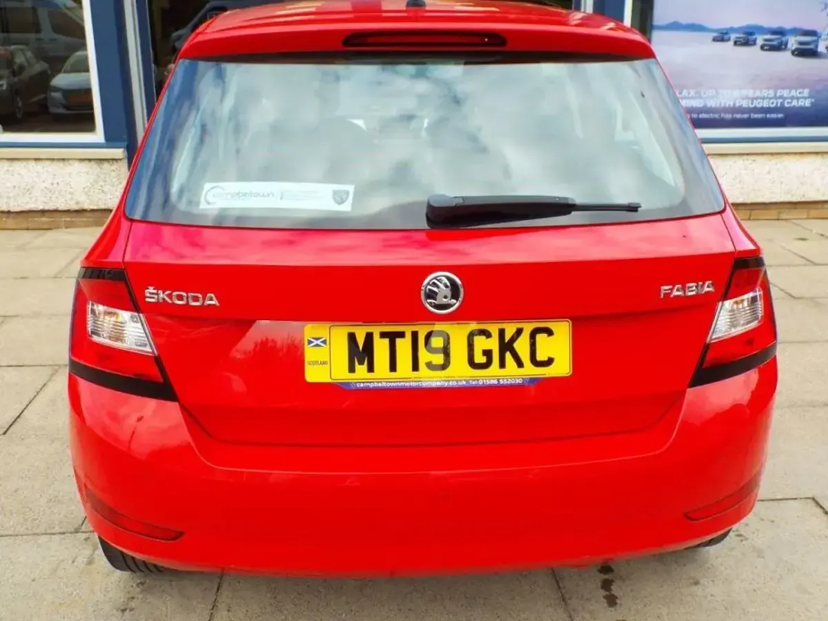 Used Skoda Fabia SE 74 HP (54 kW) 2019 Red Hatchback