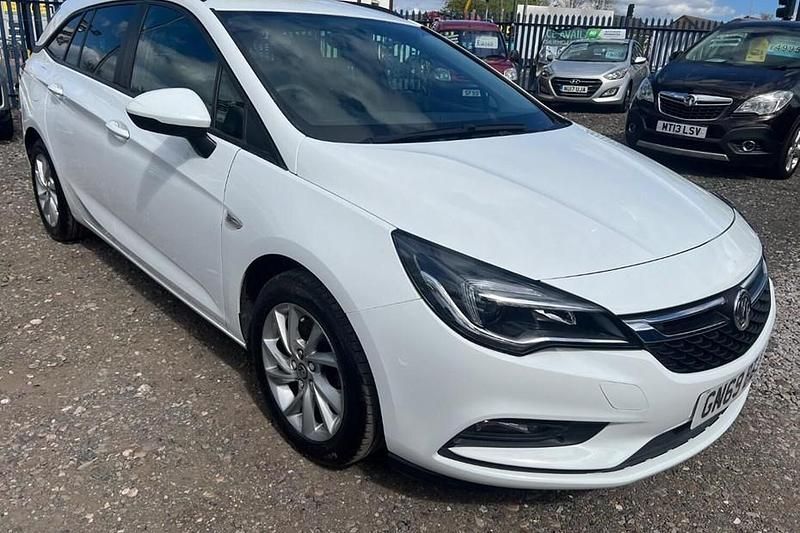 White Used 2019 Vauxhall Astra Design Edition Estate | £5,195 (Good price) - Image 1/1