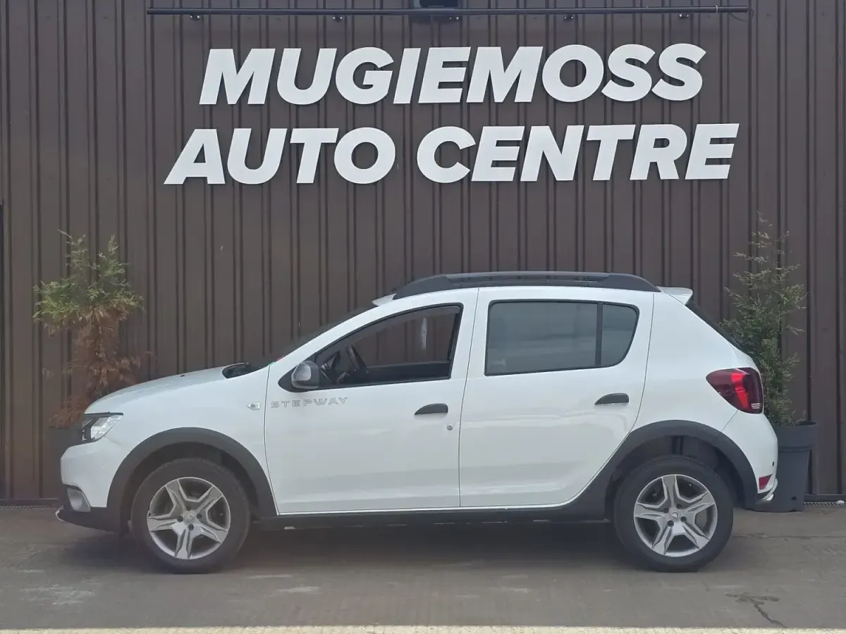Used Dacia Sandero Comfort 90 HP (66 kW) 2018 White Hatchback