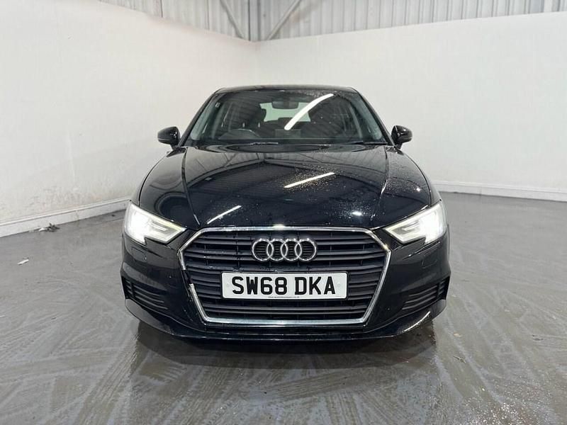 Używany Audi A3 Comfort 116 KM (85 kW) 2018 Czarny Sedan/Limuzyna