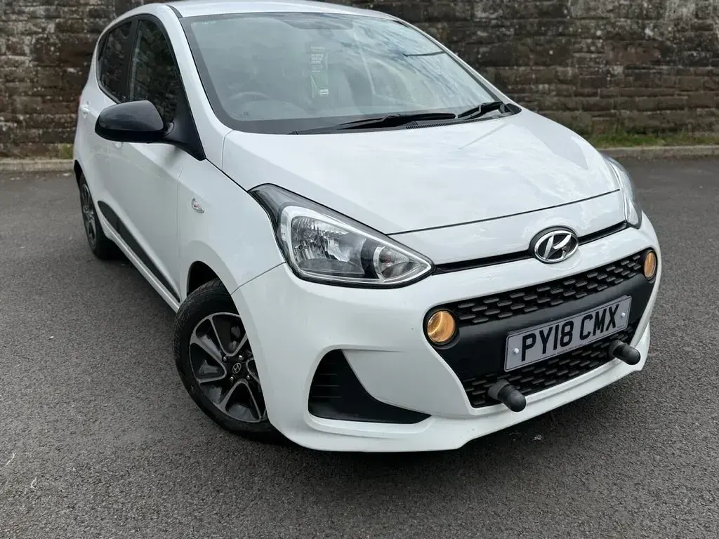 Used Hyundai i10 GO! 67 HP (49 kW) 2018 White Hatchback