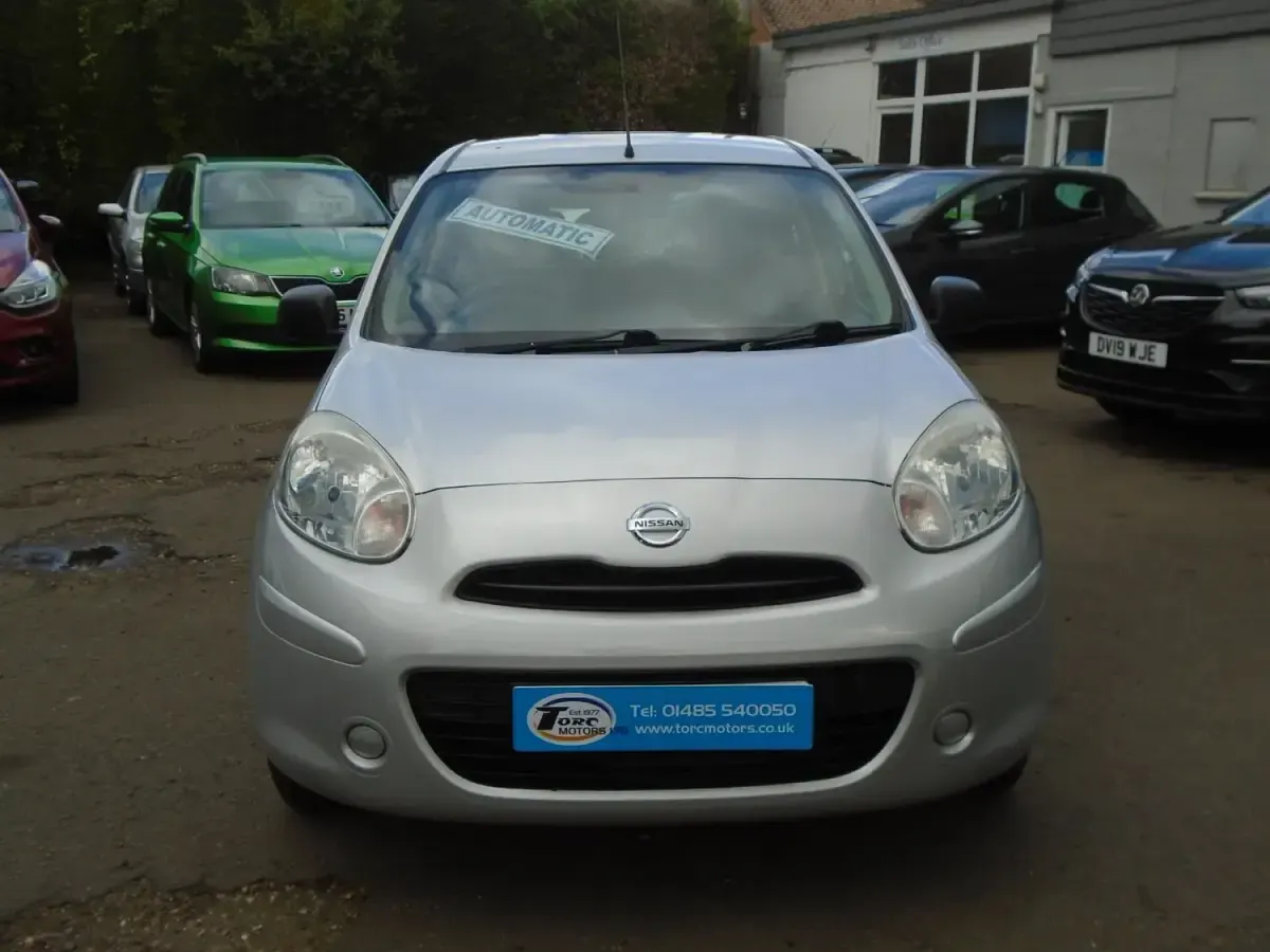 Gebraucht Nissan Micra Visia 80 PS (58 kW) 2011 Silber Kleinwagen