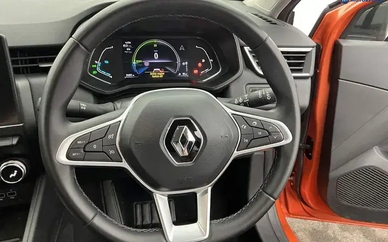 Used Renault Clio Evolution 145 HP (106 kW) 2023 Orange Hatchback