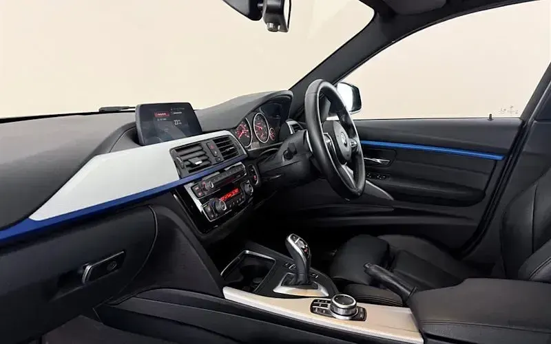 Usado BMW 320 M Sport 190 HP (139 kW) 2018 Cinzento Carrinha