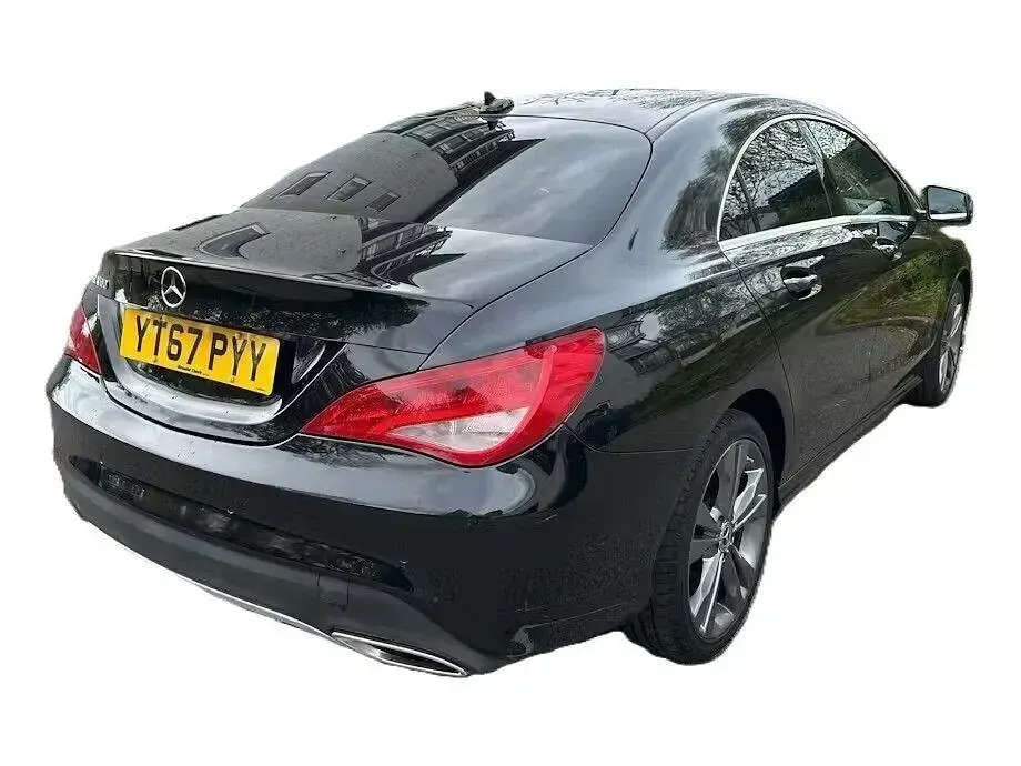 Usado Mercedes CLA180 122 HP (89 kW) 2017 Preto Sedan
