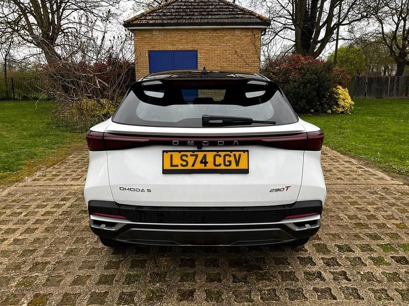 Used Omoda 5 186 HP (136 kW) 2024 White/black SUV