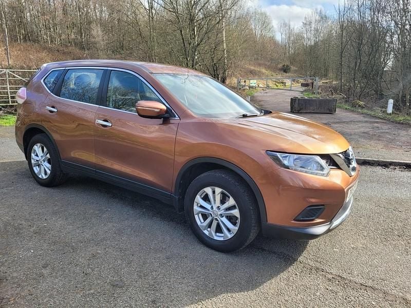 Used Nissan X-Trail Visia 130 HP (95 kW) 2015 Orange SUV