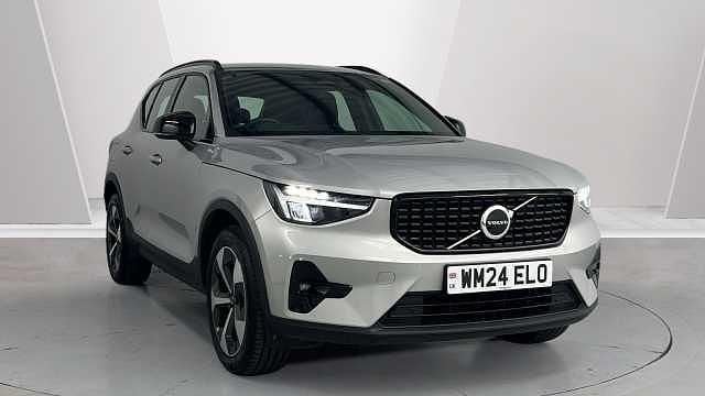 Usado Volvo XC40 Plus 161 HP (118 kW) 2024 Prateado SUV