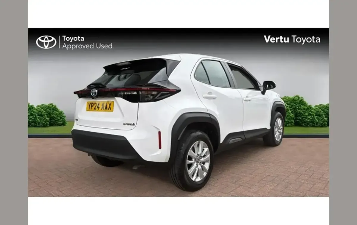 Used Toyota Yaris Cross 113 HP (83 kW) 2024 White SUV