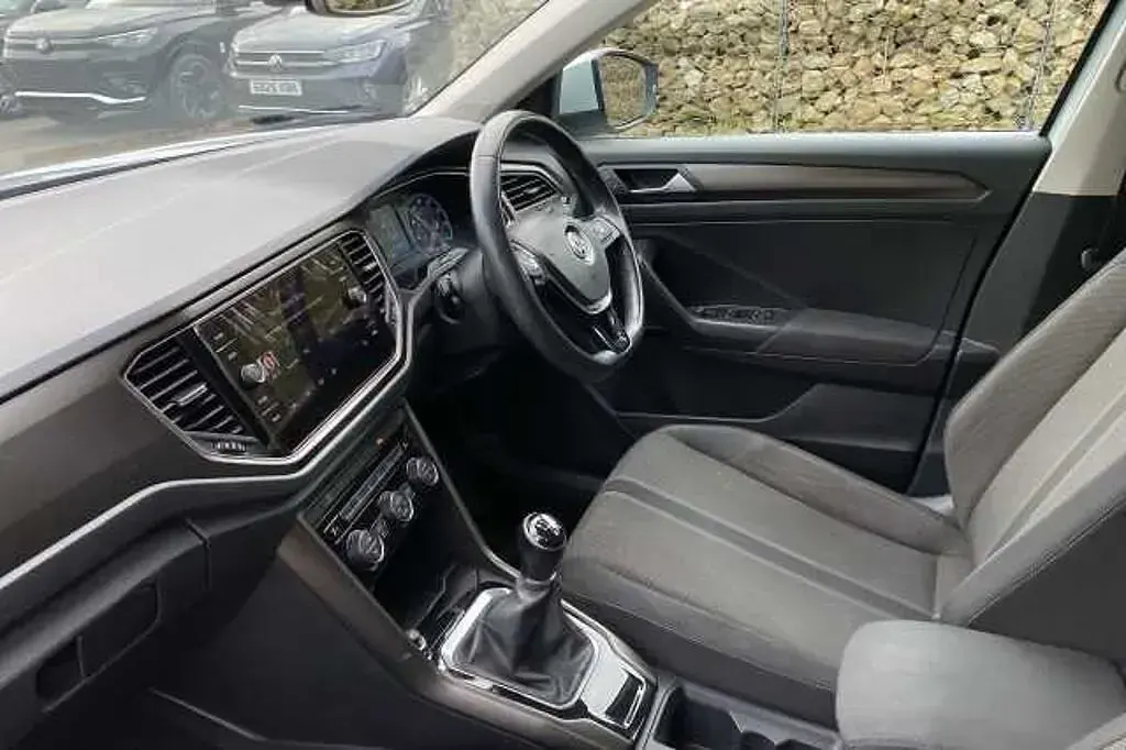 Begagnad VW T-Roc SE 115 HK (84 kW) 2018 Silver SUV