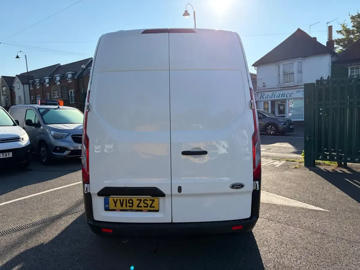 Used Ford Transit Custom 105 HP (77 kW) 2019 White Van