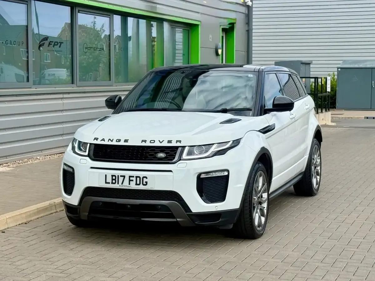 Used Land Rover Range Rover evoque HSE Dynamic 2017 White Estate