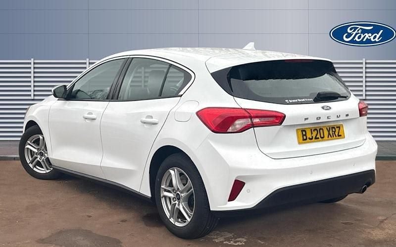 Used Ford Focus Zetec 125 HP (91 kW) 2020 White Hatchback