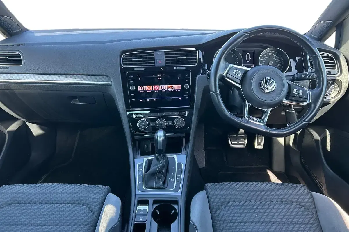 Used VW Golf VII R-line Edition 150 HP (110 kW) 2019 White Hatchback