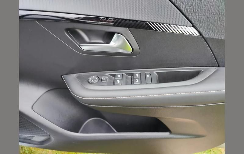 Used Peugeot 208 Allure 101 HP (74 kW) 2024 Grey Hatchback