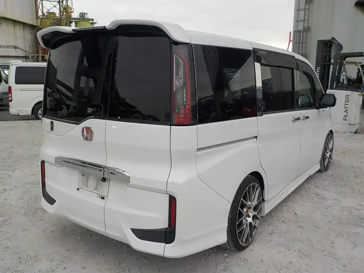 Used Honda Stepwgn 2015 White MPV
