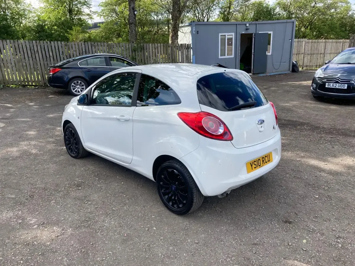 Usado Ford Ka Zetec 2010 Blanco Utilitario
