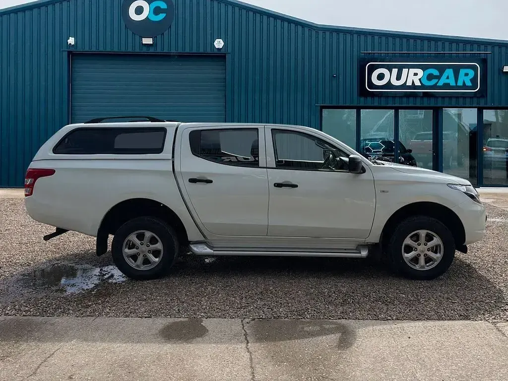 Used Mitsubishi L200 2018 White Pickup