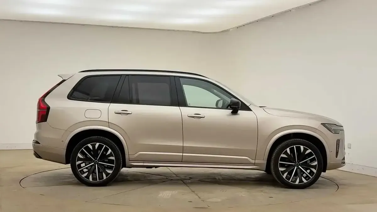 Used Volvo XC90 Ultra 455 HP (334 kW) 2025 Gold SUV