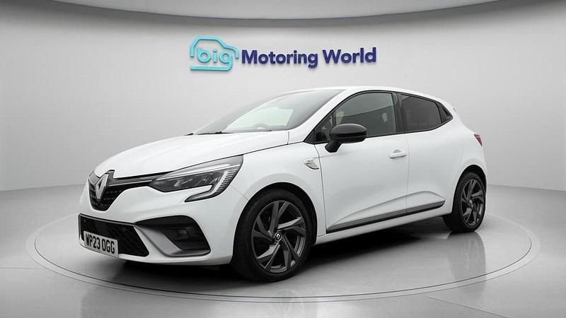 Used Renault Clio V RS Line 90 HP (66 kW) 2023 White Hatchback