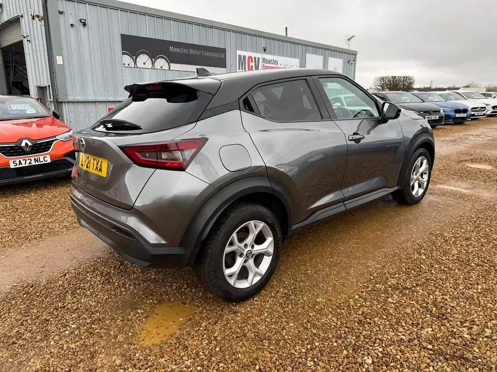 Usado Nissan Juke N-Connecta 114 CV (83 kW) 2021 Gris SUV