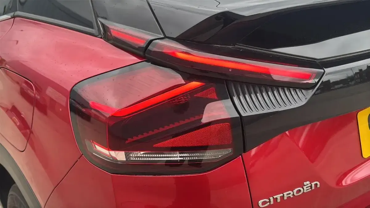 Używany Citroën C4 PureTech 127 KM (93 kW) 2023 Czerwony SUV
