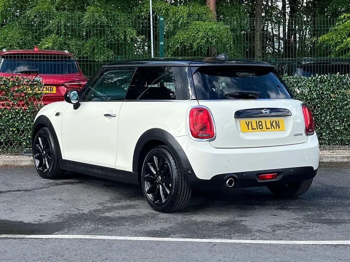Used Mini Cooper Hatch 136 HP (100 kW) 2018 White Hatchback