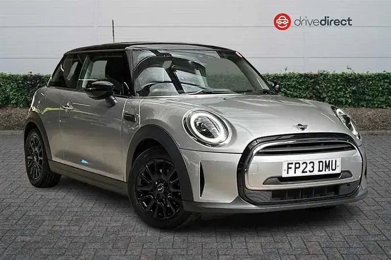 Begagnad Mini Cooper Classic 136 HK (100 kW) 2023 Silver Halvkombi