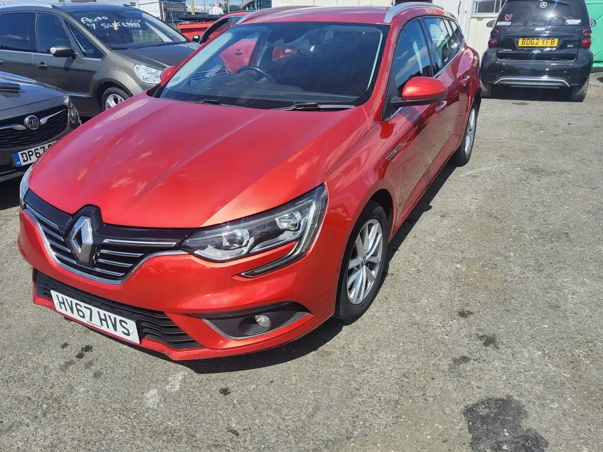 Used Renault Mégane GrandTour Dynamique 2017 Red Estate