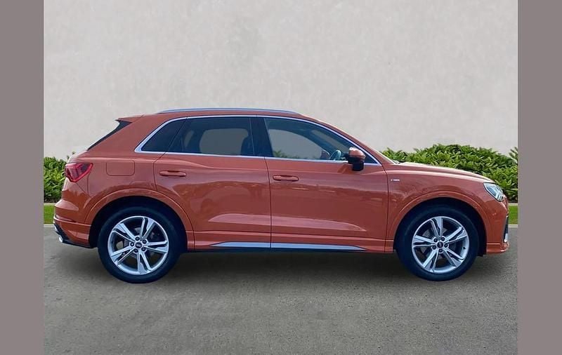 Begagnad Audi Q3 S-Line 150 HK (110 kW) 2021 Orange SUV
