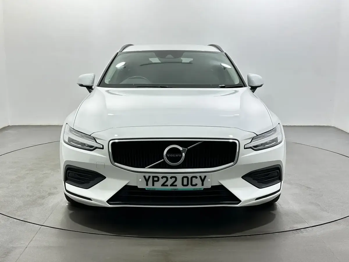 Used Volvo V60 Momentum 197 HP (144 kW) 2021 White Estate