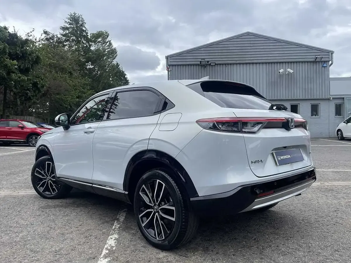 Used Honda HR-V Advance 131 HP (96 kW) 2023 Premium sunlight white SUV