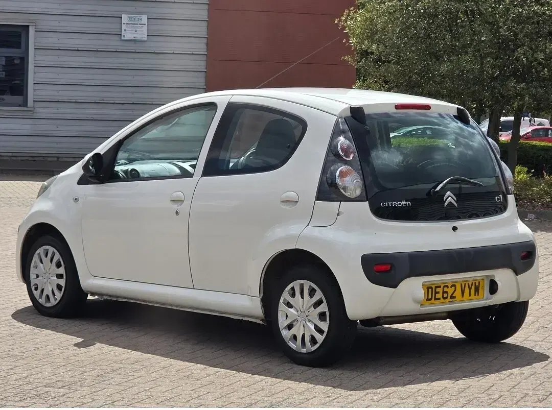 Used Citroën C1 VTR Sport 68 HP (50 kW) 2013 White Hatchback