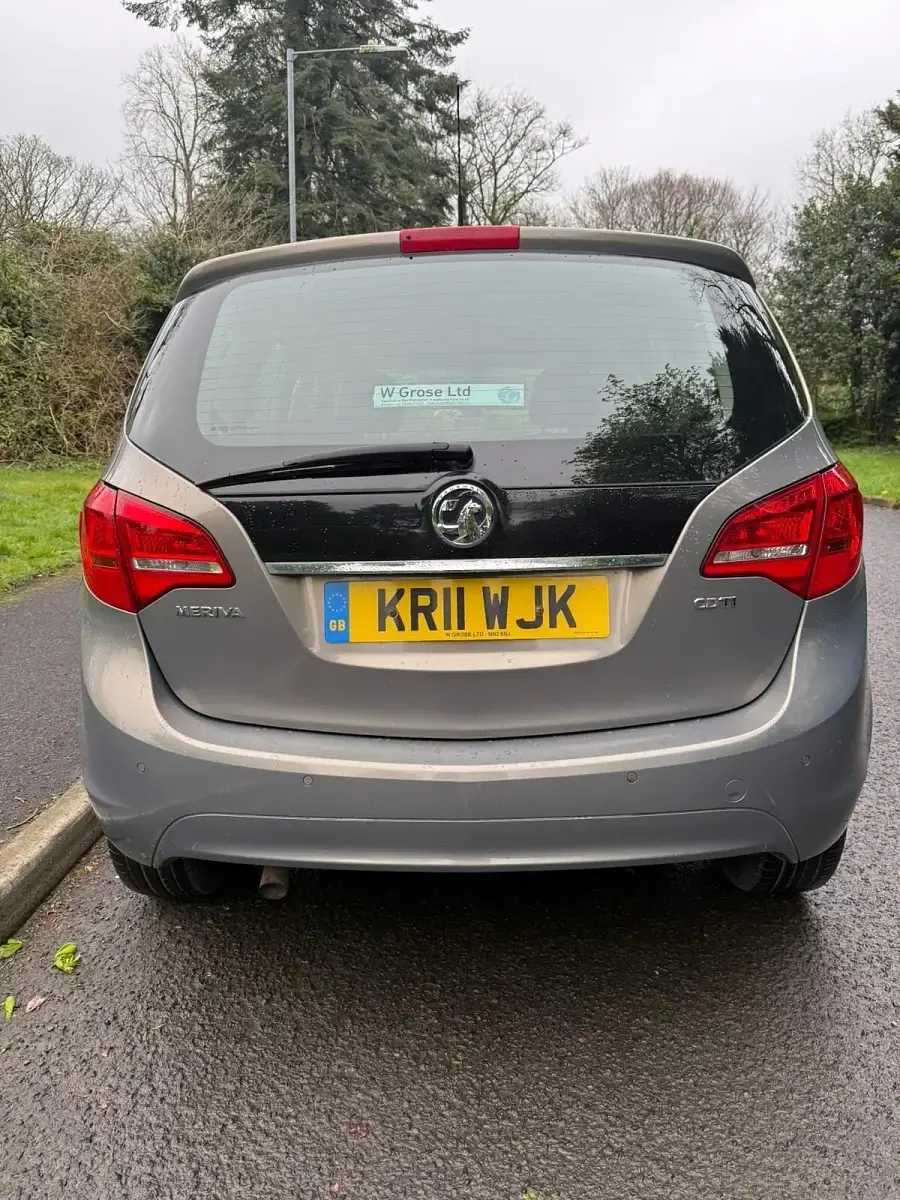 Used Vauxhall Meriva 100 HP (73 kW) 2011 Brown MPV