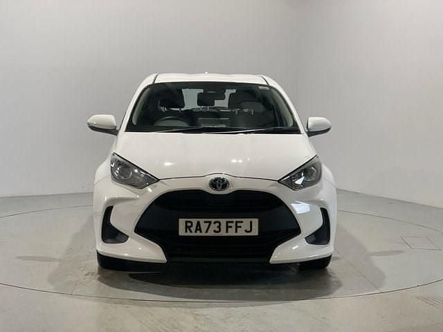Used Toyota Yaris 116 HP (85 kW) 2024 White Hatchback