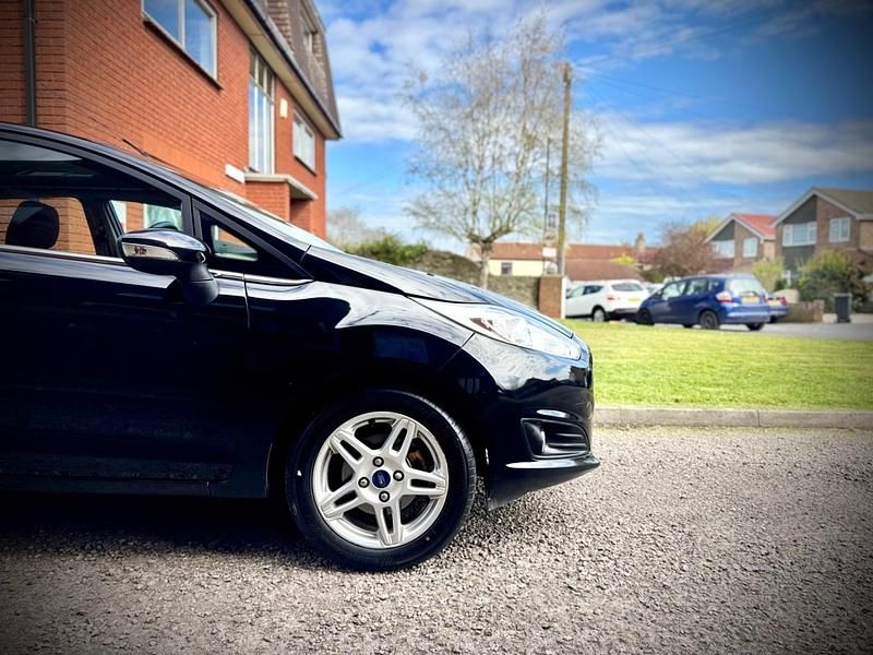 Used Ford Fiesta Zetec 82 HP (60 kW) 2013 Black Hatchback