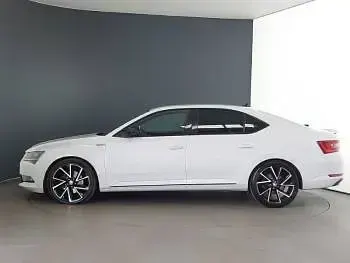 Usado Skoda Superb SportLine 150 HP (110 kW) 2017 Branco Citadino