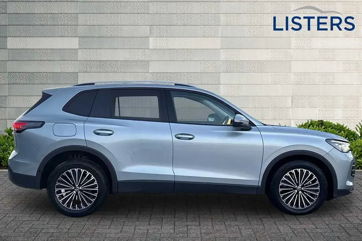 New VW Tiguan Match 150 HP (110 kW) 2025 Oyster silver SUV