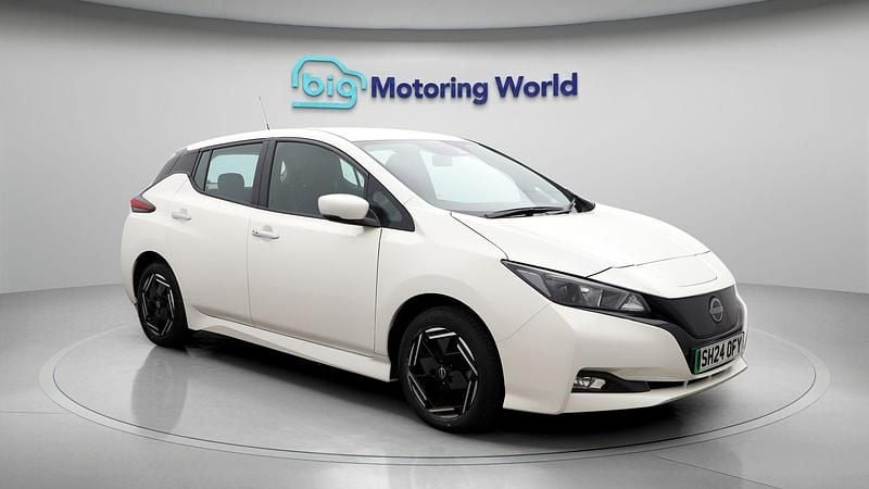 White Used 2024 Nissan Leaf Acenta Hatchback | £11,000 (Good price) - Image 1/4