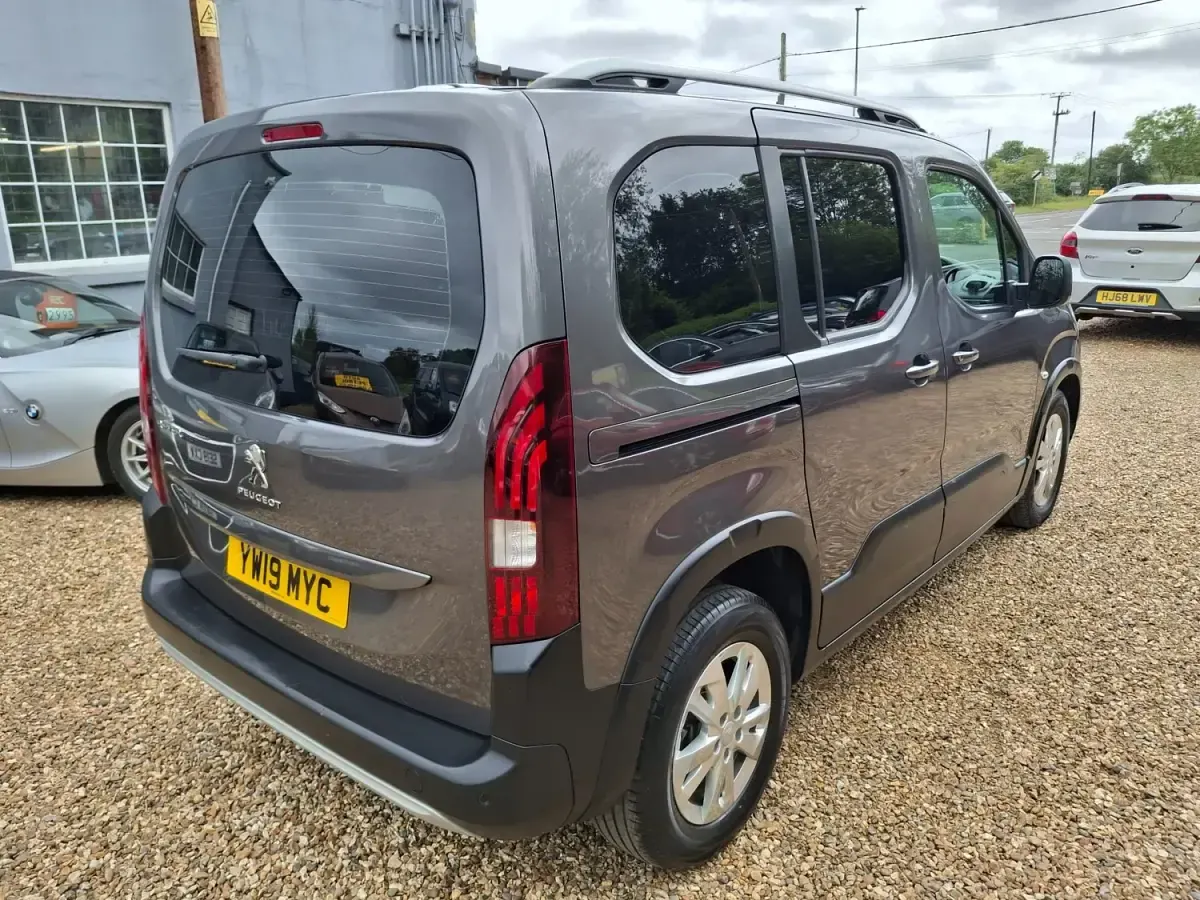 Second-hand Peugeot Rifter Allure 131 CP (96 kW) 2019 Gri Monovolum