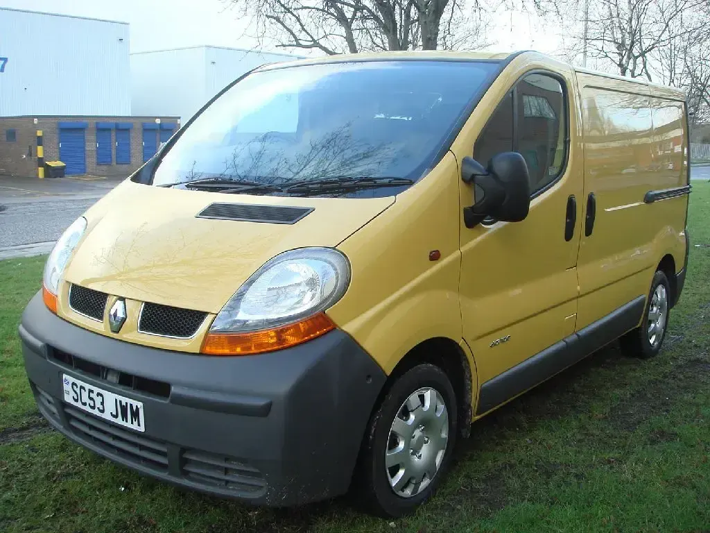 Used Renault Trafic 2004 Yellow MPV