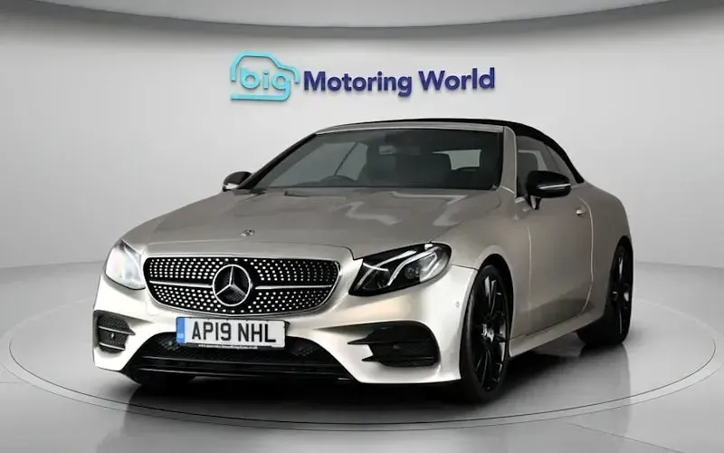 Begagnad Mercedes E220 AMG line 194 HK (142 kW) 2019 Silver Cab