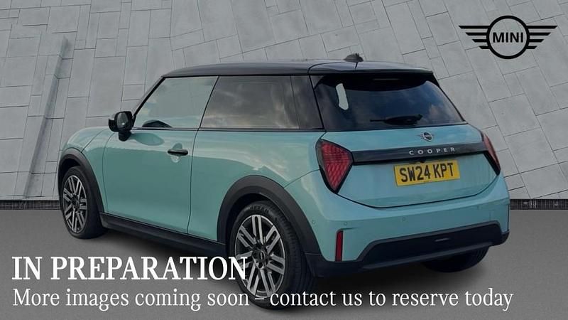 Used Mini Cooper Hatch 154 HP (113 kW) 2024 Green Hatchback