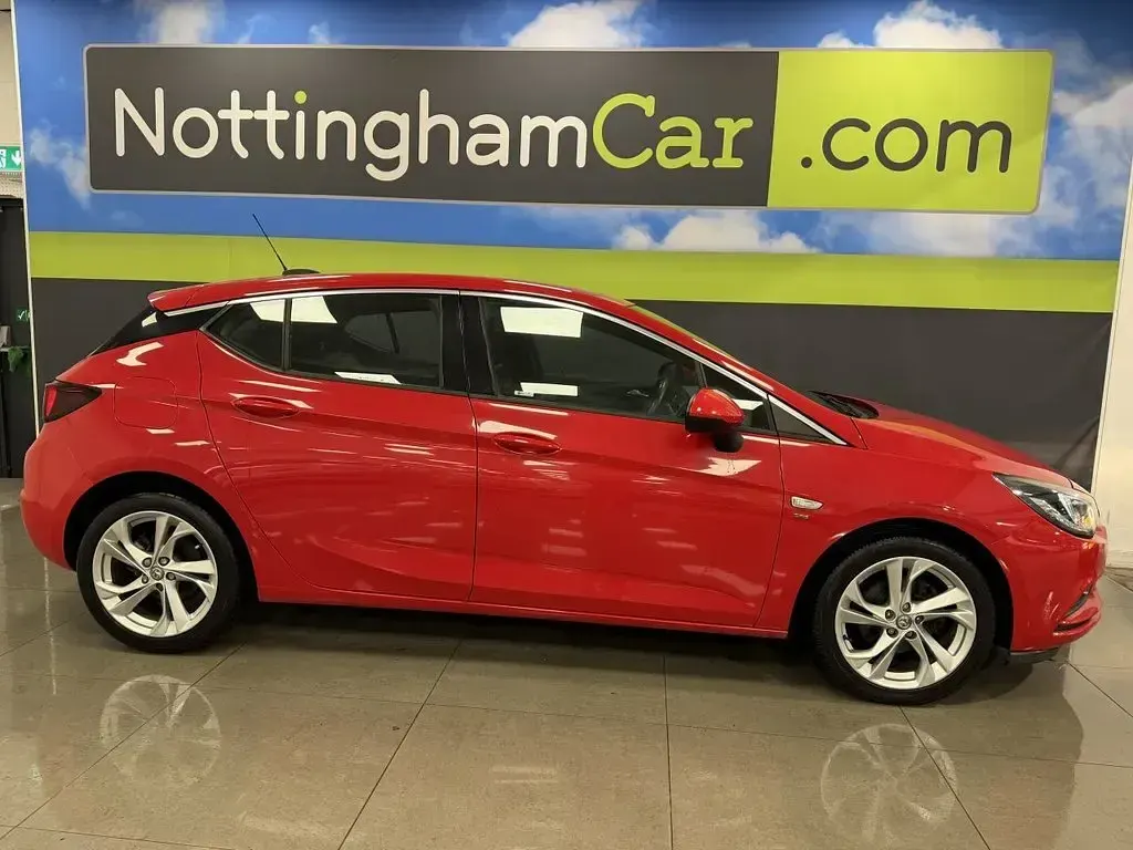 Used Vauxhall Astra SRi 100 HP (73 kW) 2017 Red Hatchback