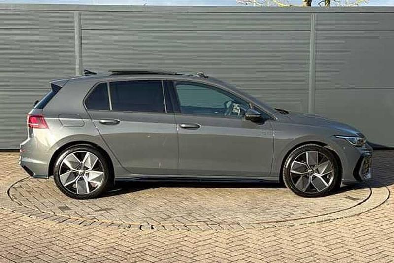 Second-hand VW Golf VIII R-line 150 CP (110 kW) 2025 Gri Hatchback
