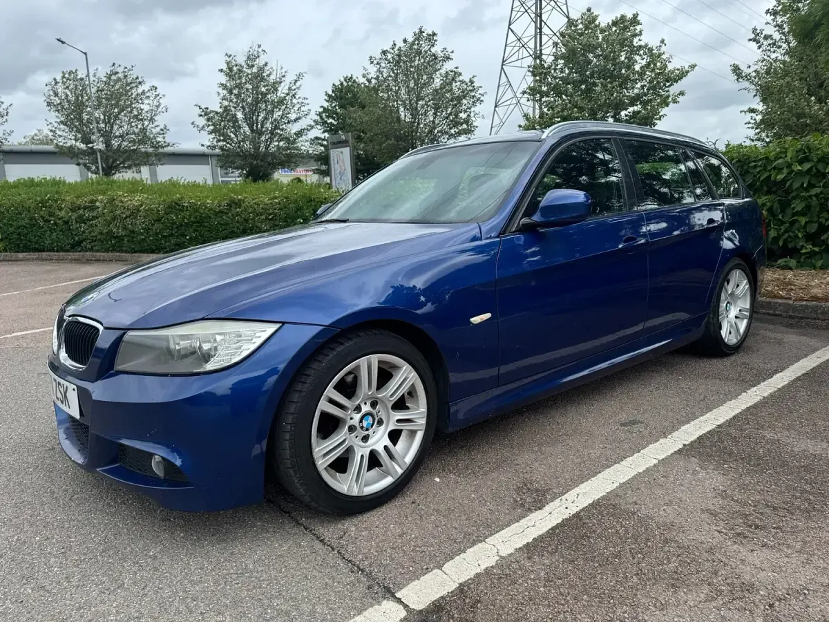 Begagnad BMW 318 M Sport 140 HK (102 kW) 2011 Blå Kombi